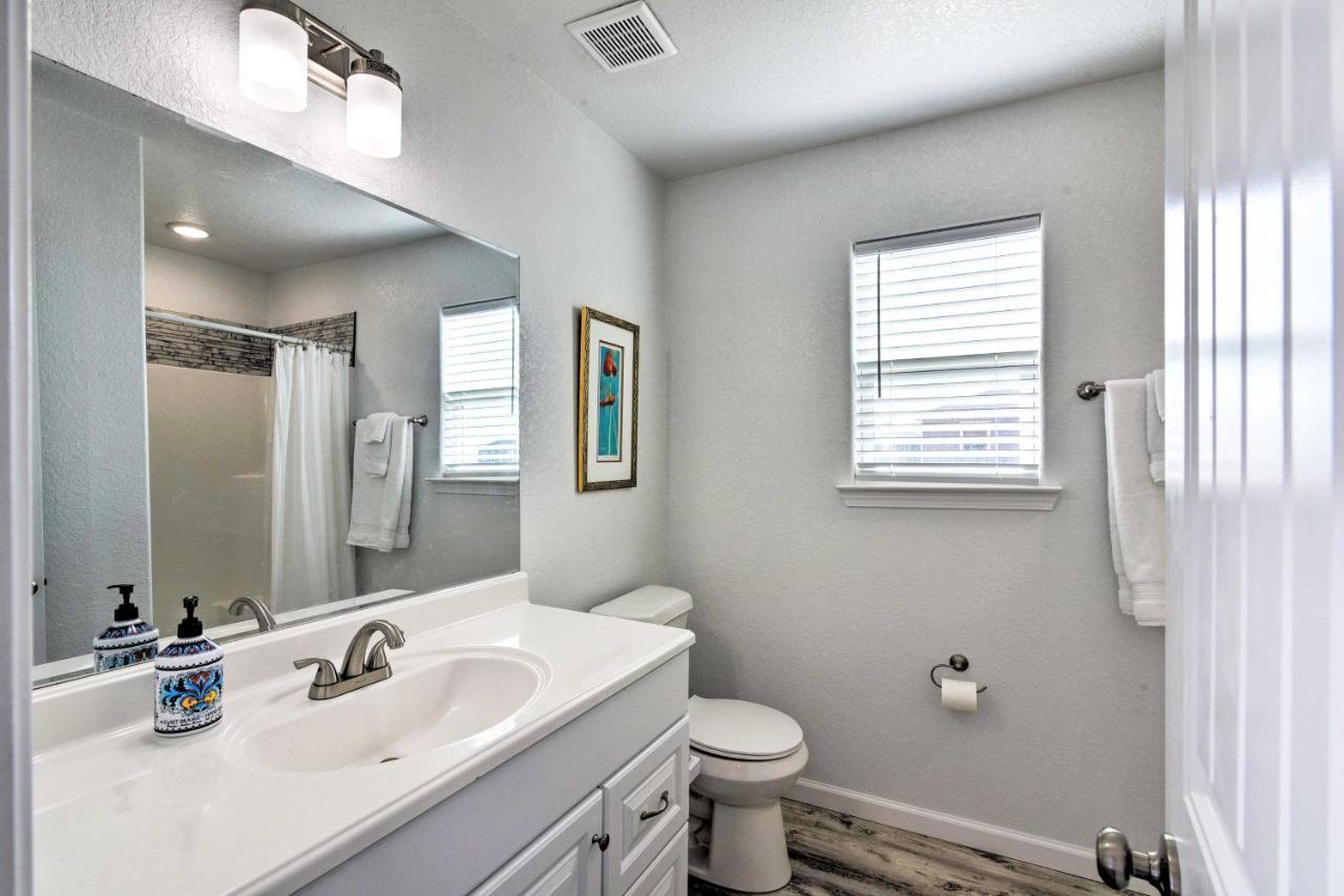 Coastal Surfside Beach House Walk To The Ocean! Bagian luar foto